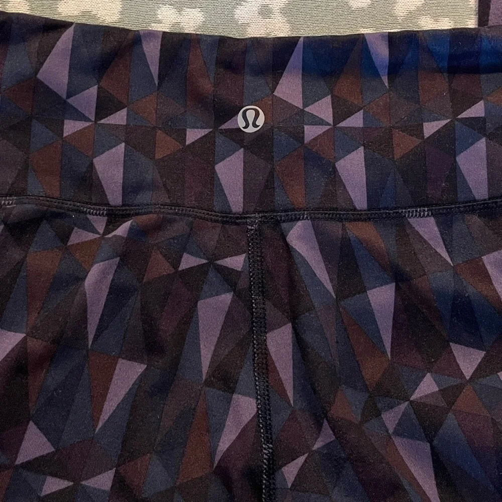 Lululemon stained glass leggings - Picture 4 of 6